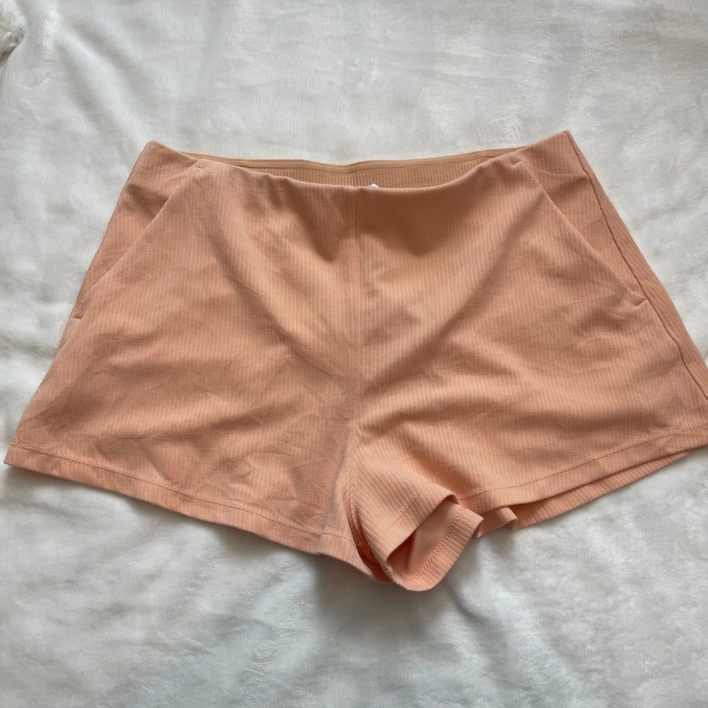 Lululemon Ribbed Softstreme High-Rise Short 2" Size 12